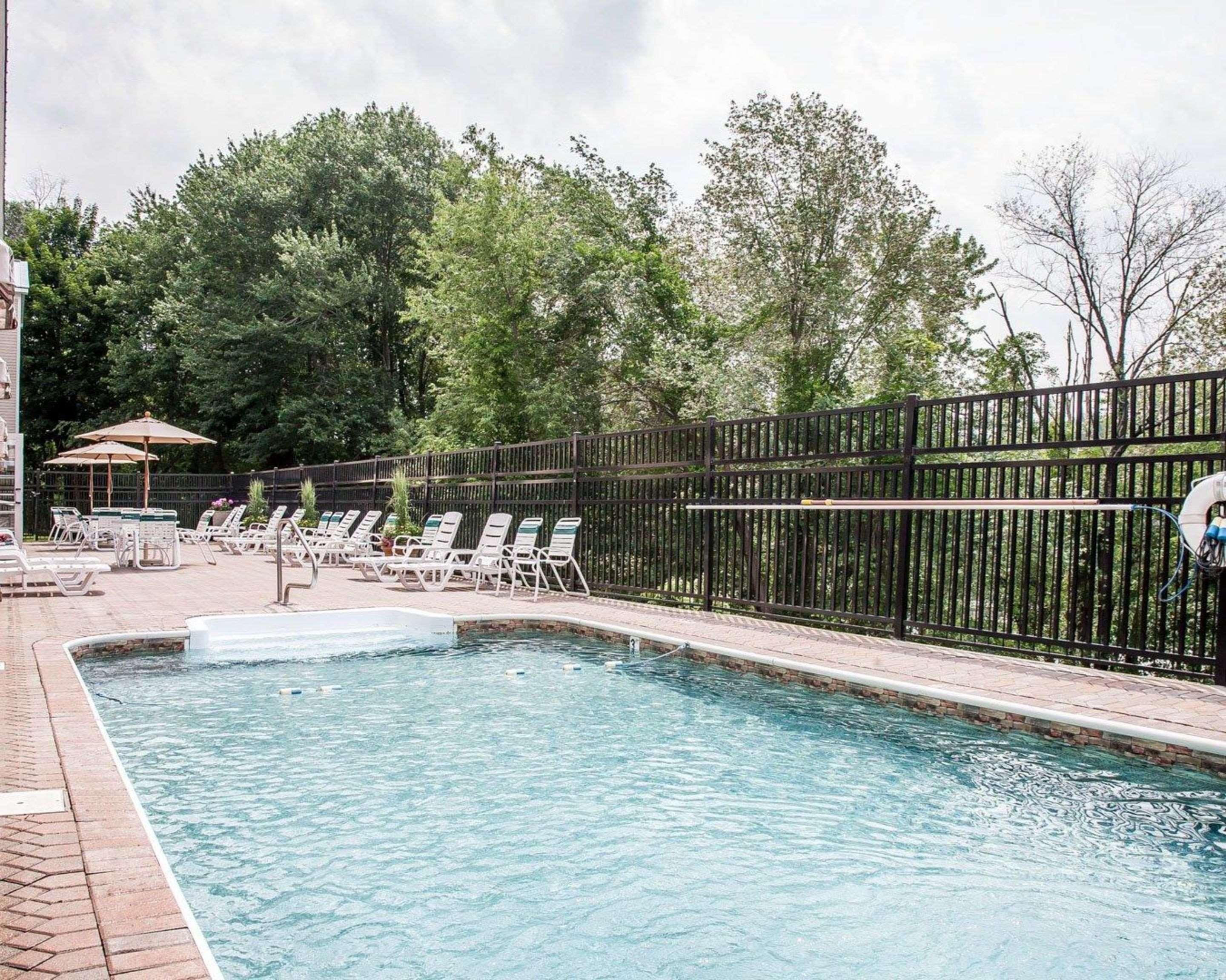 Comfort Inn & Suites Sturbridge-Brimfield Exterior foto